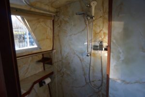Shower room with basin and sea toilet